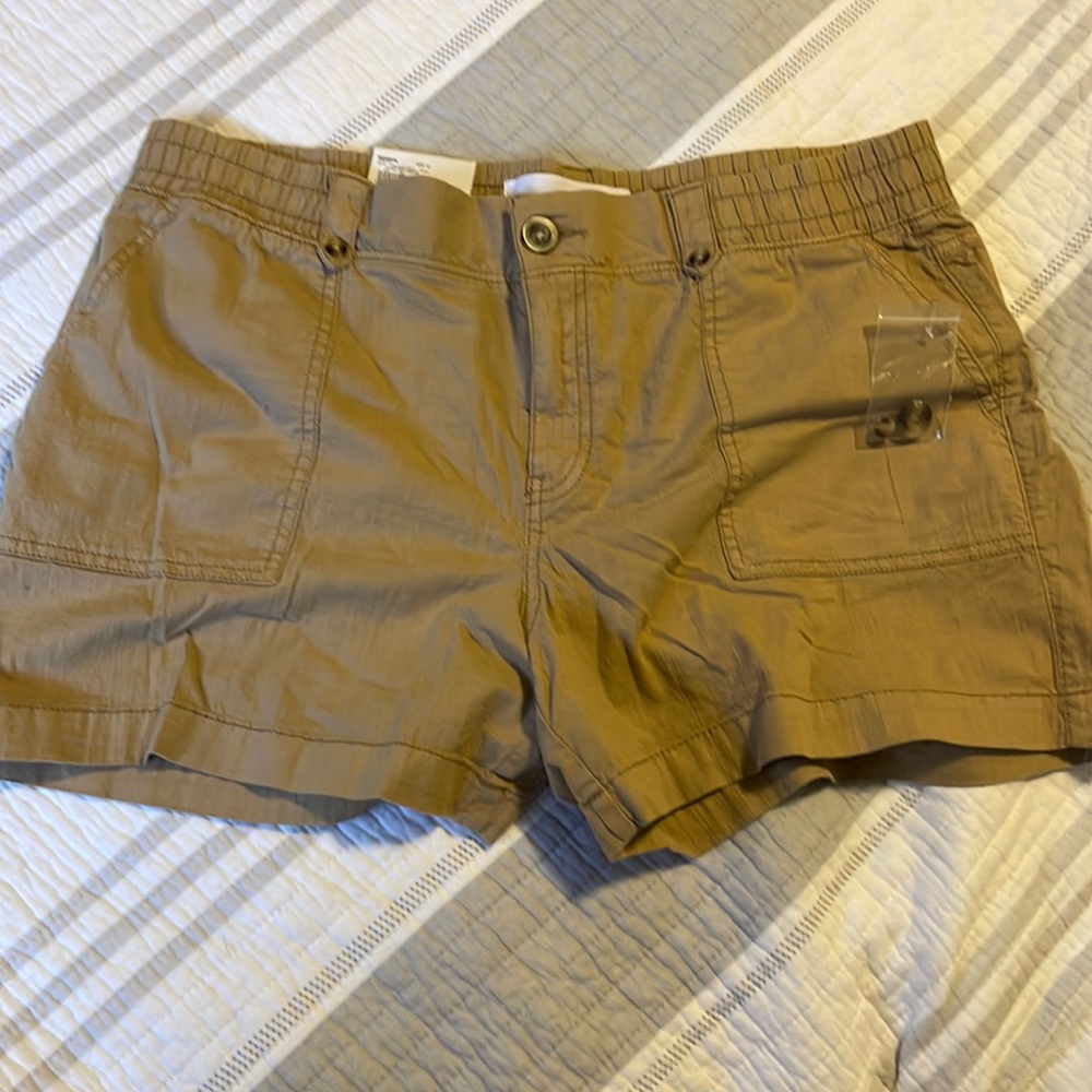 Sonoma Size 16 tan shorts